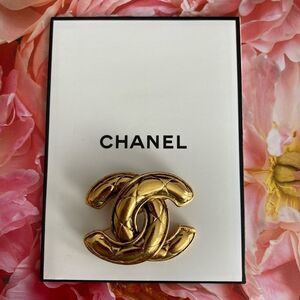 Chanel Gold Brooch xl quilted iconic